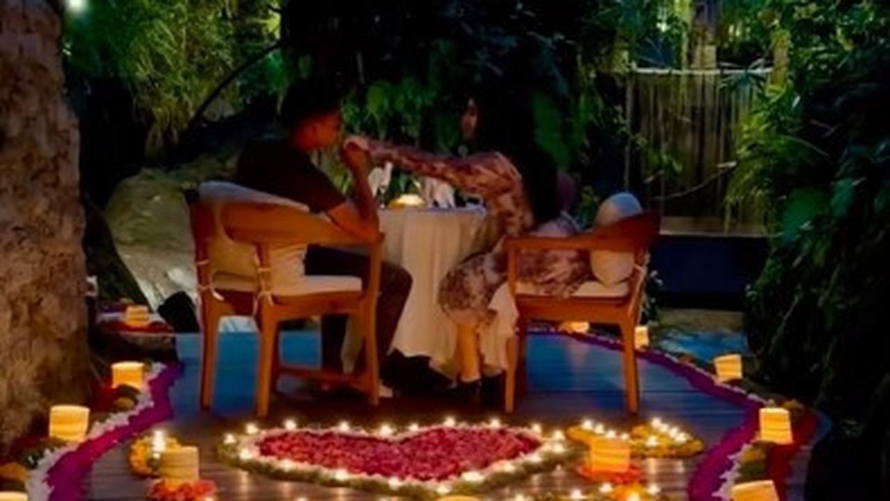 Makan Malam Romantis
