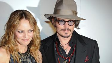 Cerai Dari Amber Heard Johnny Depp Kembali Ke Vanessa Paradis Photo Fimela Com