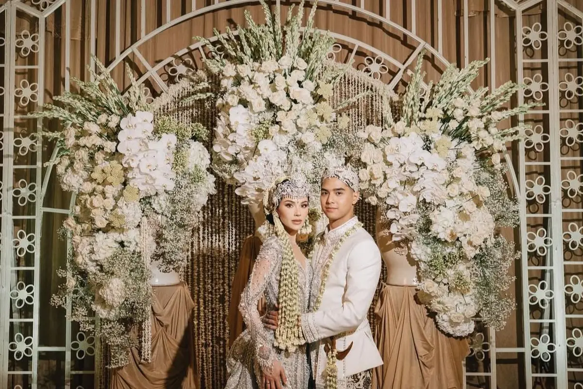 Cerita di Balik Busana Akad Alyssa Daguise, Didesain Tex Saverio yang Pertama Kali Rancang Kebaya Pengantin