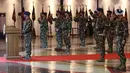 Kapolri Jenderal Pol Listyo Sigit Prabowo (kiri) memberikan keterangan pers pada peringatan HUT ke-76 Korps Brimob Polri di Mako Brimob, Kelapa Dua, Depok, Jawa Barat, Minggu (14/11/2021). (Liputan6.com/Herman Zakharia)