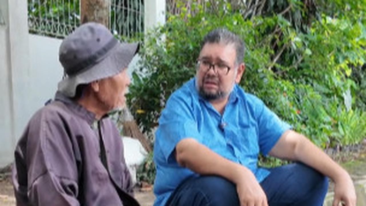 Sultan dari Malaysia Sedih Lihat Kakek 78 Tahun Kuli Macul di Bandung,