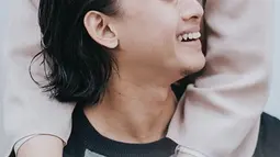 Setelah menikah pada 27 Maret 2016, Melodu pun fokus dengan keluarga kecilnya. Disini pun cukup banyak perubahannya, selain sudah tidak muncul di layar kaca, Melody putuskan untuk berhijab.(Liputan6.com/IG/melodyprima)