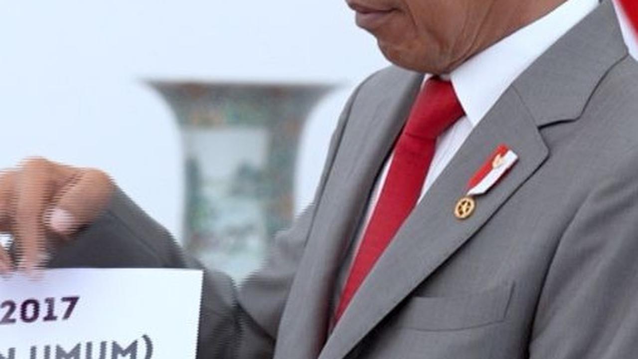 Jokowi Jelaskan Presiden Boleh Kampanye Sambil Bawa Kertas Besar Berisi Pasal-Pasal UU Pemilu