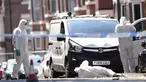 Petugas forensik polisi menggeledah sebuah van putih di sudut Maples Street dan Bentinck Road, Nottingham, Inggris, Selasa (13/6/2023). Tiga orang ditemukan tewas di kota tersebut dalam apa yang digambarkan oleh polisi sebagai 'insiden mengerikan dan tragis'. (Zac Goodwin/PA via AP)