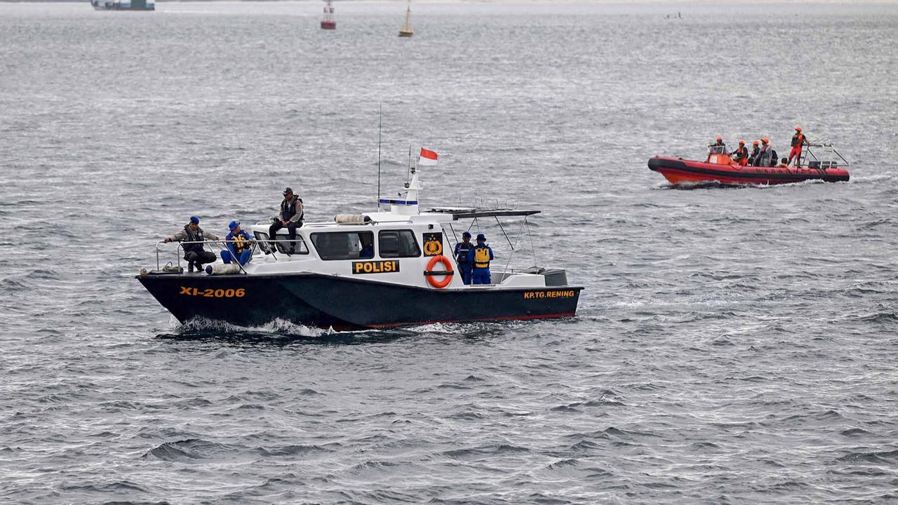FOTO: Hari Ketiga Pencarian, Tim SAR Sisir Laut Cari 29 Korban KMP Tunu Pratama Jaya