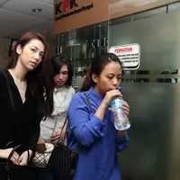 Velove yakin bahwa sang ayah tidak terlibat dalam kasus penyuapan yang menimpa dirinya. (Wimbarsana/Bintang.com)