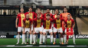 Dean James memberikan dua asisst untuk Go Ahead Eagles saat mereka menang 2-1 atas Panathinaiokos dalam laga kedua Liga Europa 2025/2026 di Stadion Olimpiade Athena, Jumat (3/10/2025) dini hari WIB. (Dok. Go Ahead Eagles)