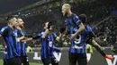 Pemain Inter Milan, Federico Dimarco, melakukan selebrasi setelah mencetak gol ke gawang Udiniese pada giornata ke-15 Serie A 2023/2024 di Stadion Giuseppe Meazza, Milan, Minggu (10/12/2023). La Beneamata menang dengan skor 4-0. (AP Photo/Antonio Calanni)