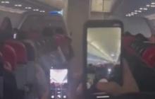 Aksi Pilot Ajak Penumpang Karoke di Pesawat Ini Viral, Warganet: Berasa Study Tour Naik Bus