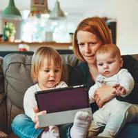 Intip 7 judul film kartun anak yang mendidik dan dapat disaksikan bersama keluarga di akhir pekan. /Unsplash - Alexander Dummer