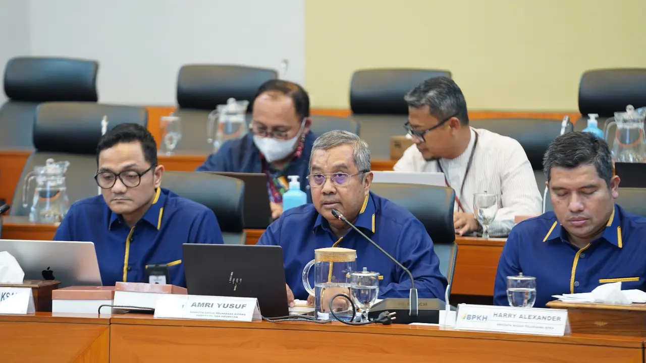Kepala Badan Pengelola Keuangan Haji (BPKH) Fadlul Imansyah (kiri) dan Anggota Badan Pelaksana BPKH Bidang Keuangan dan Akuntansi Amri Yusuf (tengah) (Istimewa)