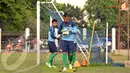 Para penjaga gawang Indonesia U19 terlihat berlatih secara terpisah dengan pemain lainnya (Liputan6.com/Helmi Fithriansyah)