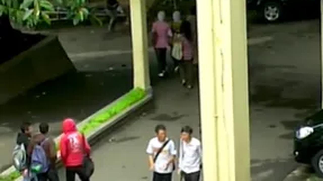 Dilansir dari akun TikTok @albiansyah_dox, Selasa (19/9) video lawas yang merekam suasana di Kampus Fakultas Ekonomi Universitas Pasundan banjir komentar warganet.