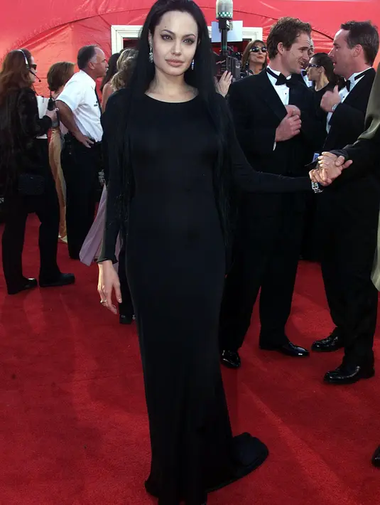 Dalam tulisannya, Marion juga tujukan untuk penggemar dan pembenci dirinya. Ia katakan, sesungguhnya ia tak sedih dengan kasus yang hanya menjadi kabar burung, selain itu Marion juga mendoakan agar media dan pembencinya lekas membaik. (AFP/Bintang.com)