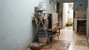 10 Cara Menjemur Baju di Dalam Rumah agar Tidak Bau Apek dan Cepat Kering
