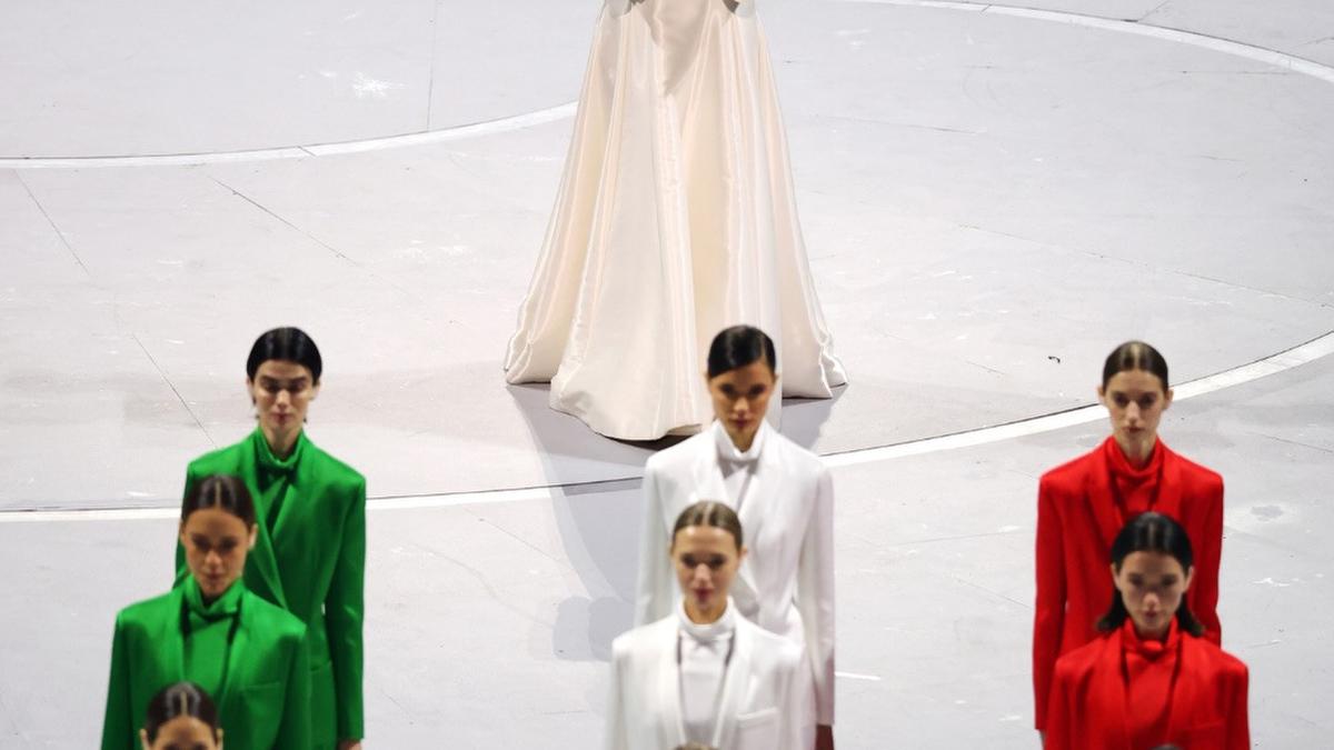Pasukan Monokrom Jadi Penghormatan Khusus untuk Mendiang Giorgio Armani di Winter Olympics 2026