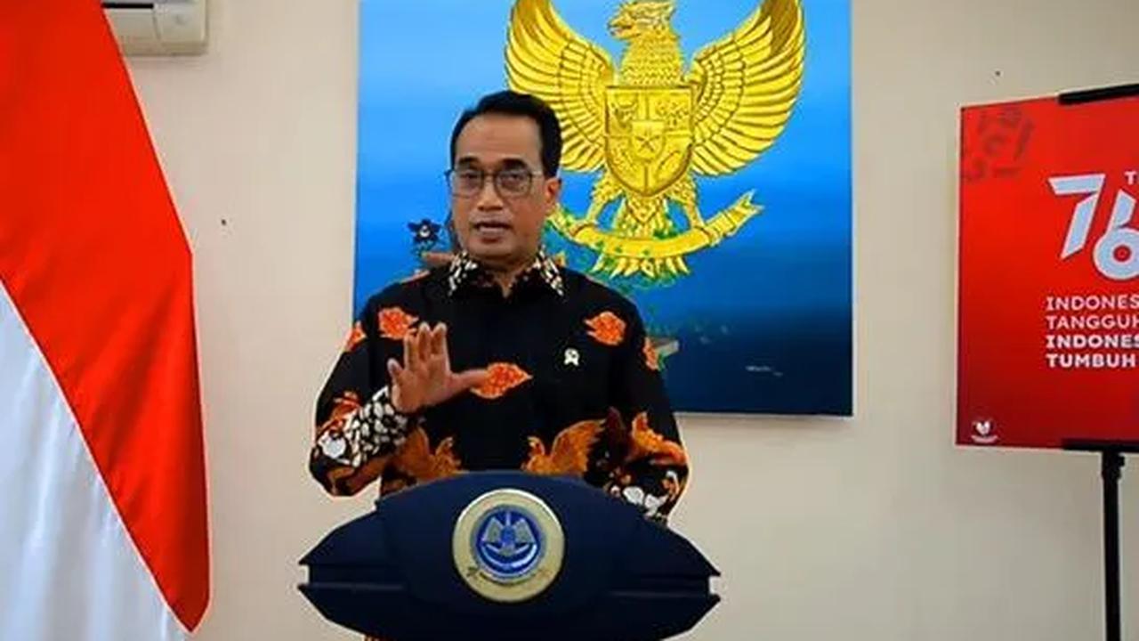 "Saat ini Menhub tengah mendapat tugas untuk meninjau proyek transportasi di luar kota. Sehingga permintaan keterangan kami mohonkan untuk dapat dijadwalkan kembali," ujar Adita dalam keterangan tertulis, Jumat (14/7).