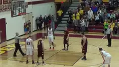 Lemparan dramatis di sisa waktu 3 detik berhasil membawa timnya meraih kemenangan secara dramatis pada kompetisi basket antar SMA di Amerika Serikat.