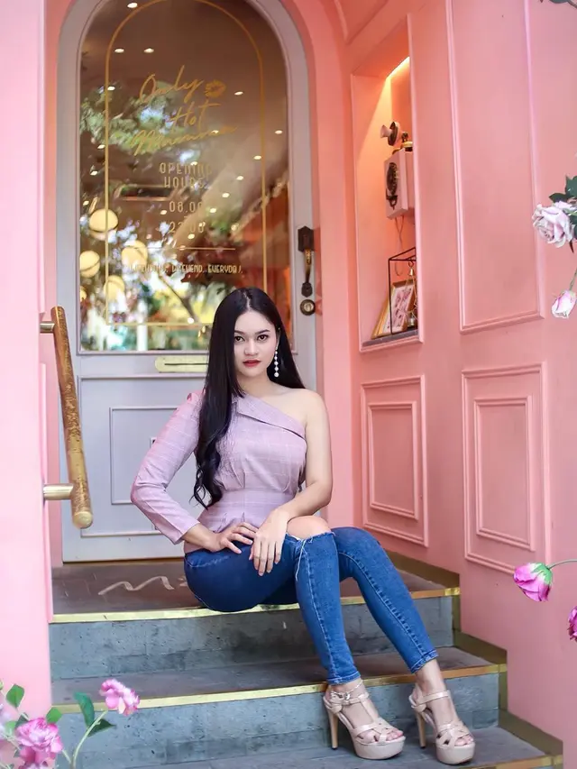 Potret pesona Nadya Indry kekasih asli dari Rio Ramadhan