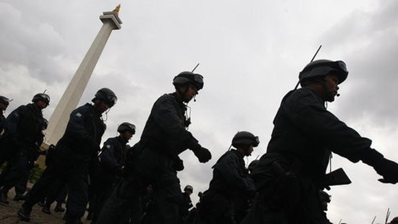 Sampai kapan TNI dan Brimob bentrok terus?