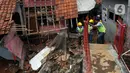 Hujan deras yang mengguyur Kota Bogor mengakibatkan banjir hingga tanah longsor di beberapa titik. Sebanyak 331 rumah warga dilaporkan terendam banjir di empat kecamatan dengan 20 rumah di antaranya rusak. (merdeka.com/Arie Basuki)
