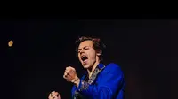 Harry Styles tampil mengenakan pakaian yang biasa hingga tak biasa (dok.Instagram/@harrystyles/https://www.instagram.com/p/Bj-0UpMjGeq/Komarudin)