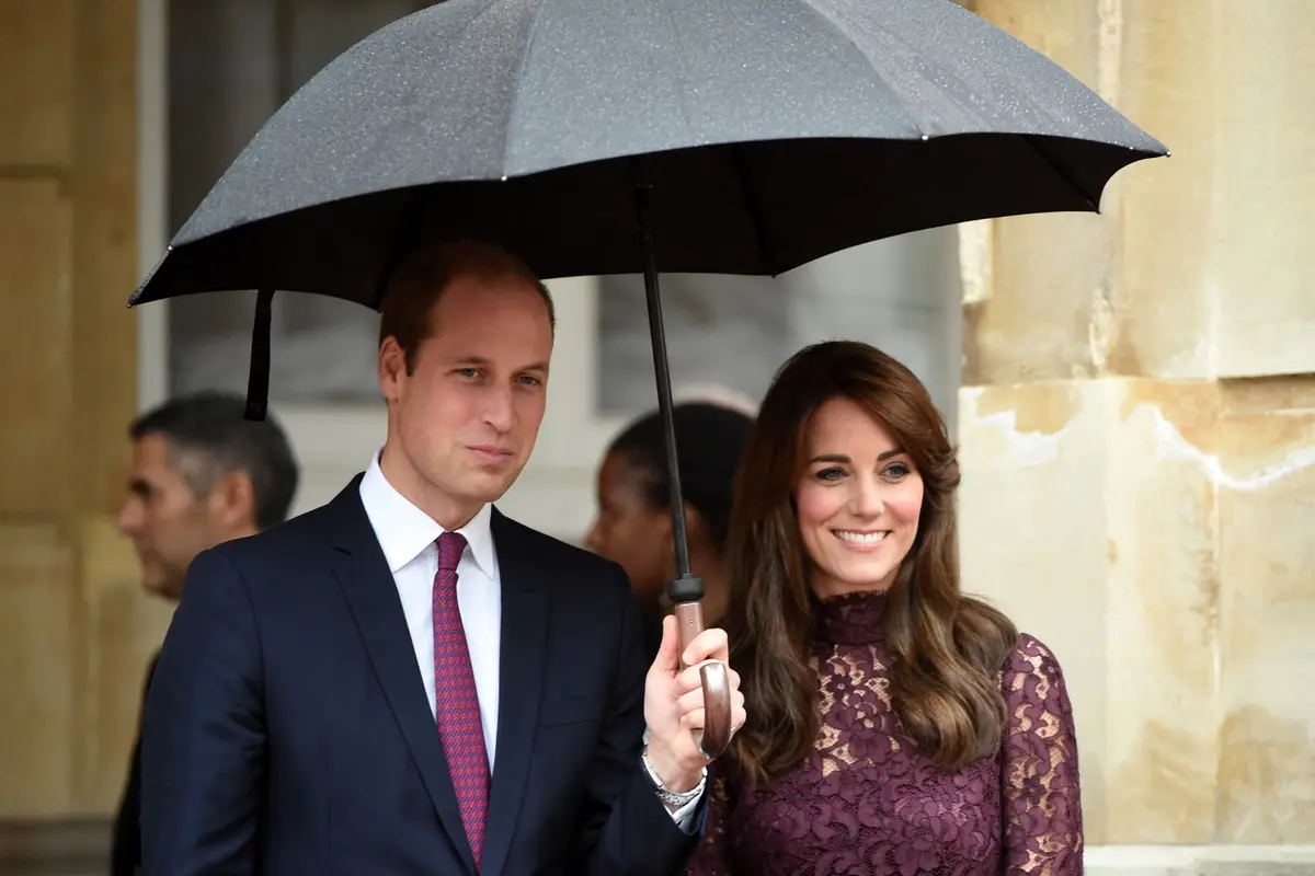 Karena Ini, Gaun Kate Middleton Tiba-Tiba Rusak?