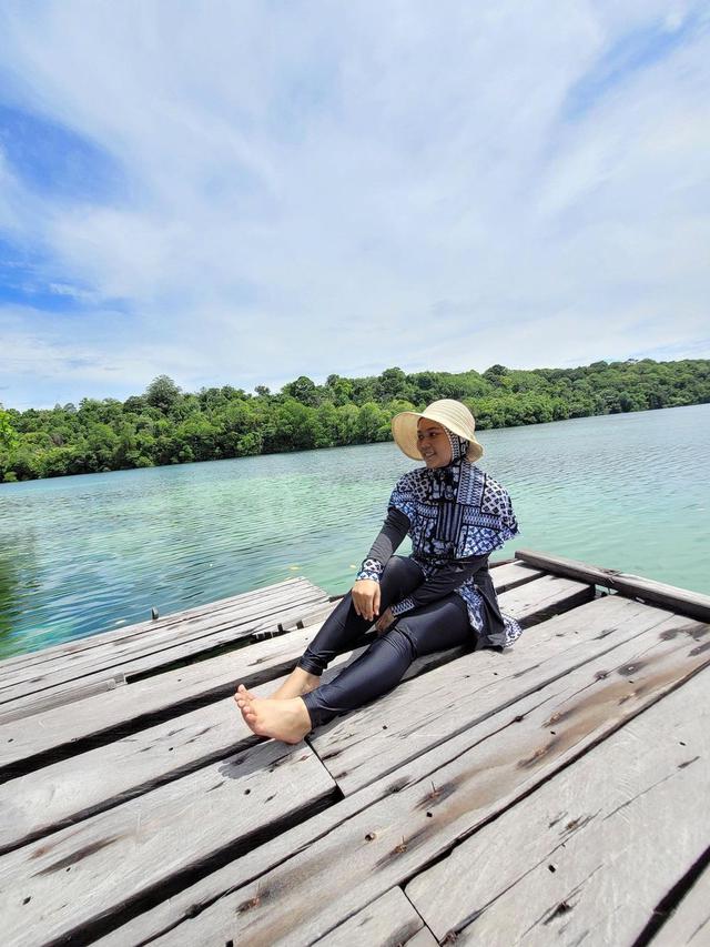 Potret Liburan Selfi LIDA di Pulau Derawan, Nikmati Pemandangan Indah. (Sumber: Instagram/lida_selfi07)