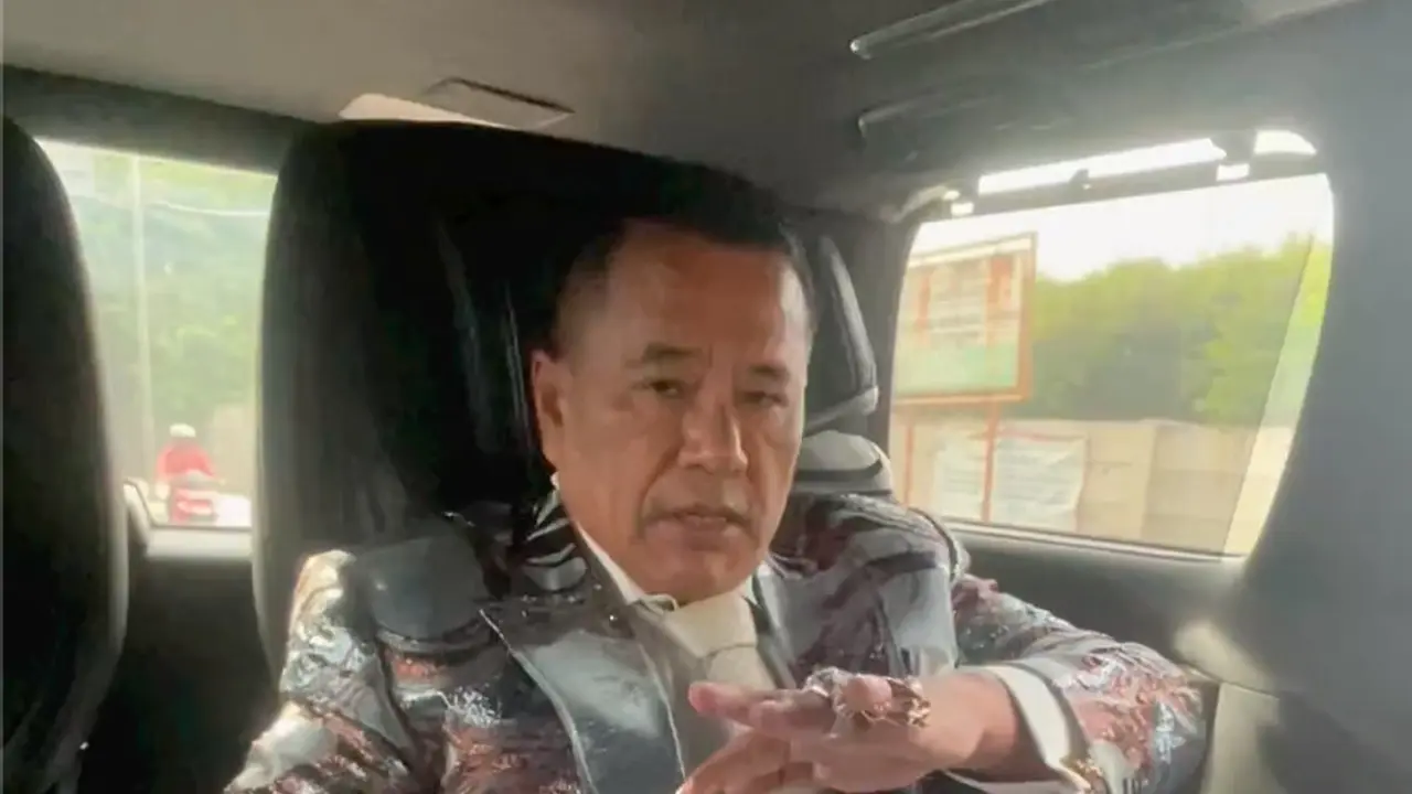 Unggahan Hotman Paris mengaku ditelepon Venna Melinda terkait dugaan KDRT Ferry Irawan. (Foto: Dok. Instagram @hotmanparisofficial)