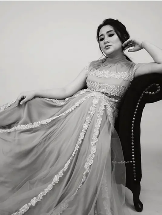 Dalam instastory-nya, Ryana juga melakukan saran dokter guna mempercepat kelahiran buah hatinya. "Lelah hayati Muterin Pim & GI seharian #DisuruhBykJalanBiarCepetLahiran," tulisnya sebagai keterangan video. (Instagram/ryana_dea)