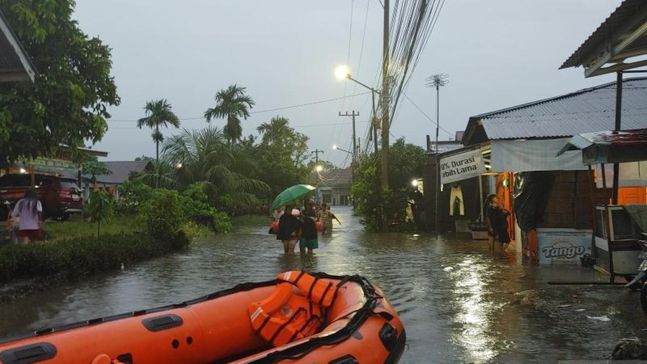 Banjir Padang: Ratusan Warga Dadok Tunggul Hitam Dievakuasi Akibat Genangan Satu Meter Lebih