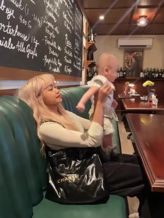 Tsabit kini berusia hampir 7 bulan, dan kerap muncul di Instagram Fathia Izzati, [Instagram @kittendust]