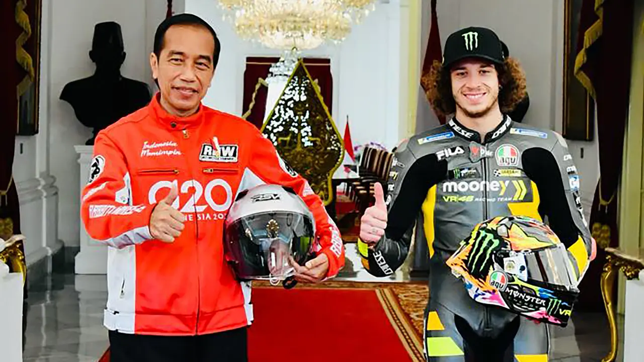 Foto: Dijamu Wedang Jahe di Istana Merdeka, Presiden Jokowi Yakinkan Para Pembalap Sirkuit Mandalika Siap Gelar MotoGP 2022
