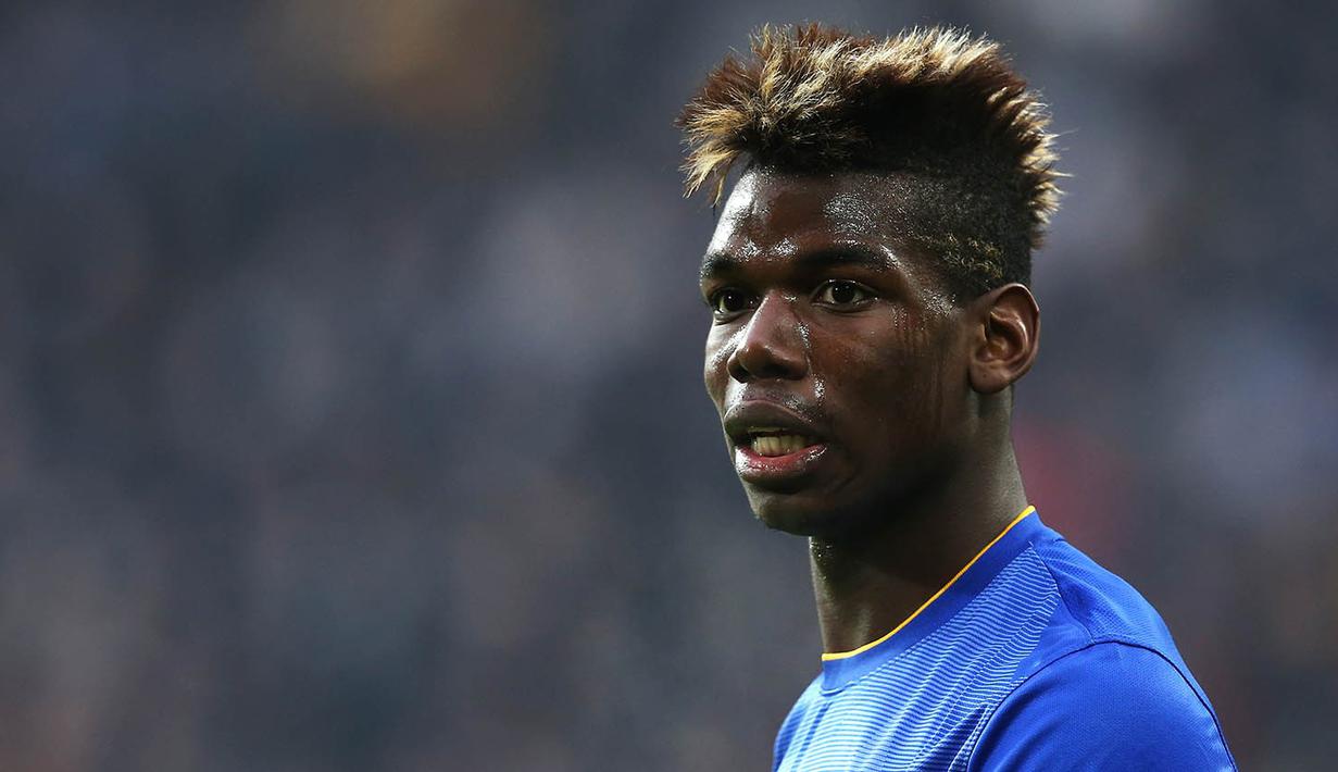 Bosan dengan gaya mohawk yang berdiri, Paul Pogba tampil dengan rambut yang diluruskan. (AFP/Marco Bertorello)
