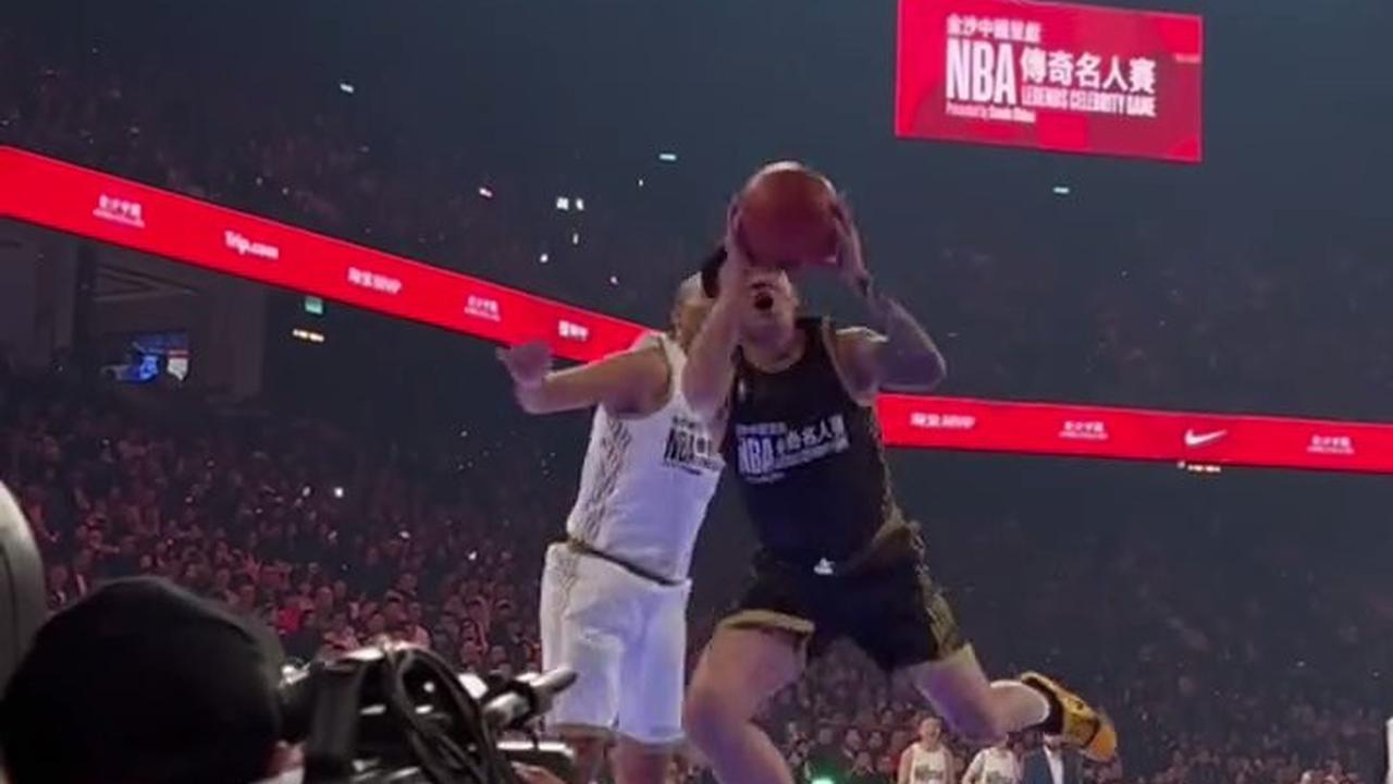 7 Potret Aksi Denny Sumargo Jadi Wakil Indonesia di NBA Celebrity Game, Bareng Para Legend - Tunjukkan Skill Keren
