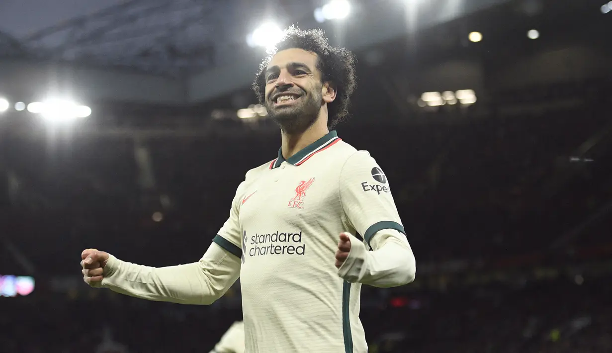 Mohamed Salah. Pemain asal Mesir yang kini memasuki musim kelima bersama Liverpool sejak 2017/2018 ini sempat memperkuat Chelsea selama 2 musim pada 2013-2015, total telah mencetak 107 gol di Liga Inggris. Rinciannya adalah 2 gol dicetak bersama Chelsea dan 105 gol untuk Liverpool. (AFP/Oli Scarff)