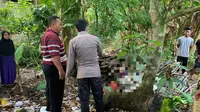 Lansia di Banyuwangi ditemukan tewas di tumpukan kayu  dengan terlilit seutas tali di lehernya (Hermawan Arifianto/Liputan6.com)