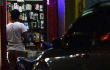 Gigolo nongkrongnya di kafe, nego kencan lewat HP