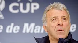 Marseille coach Eric Gerets of Belgium speaks during a press conference in the Commanderie stadium in Marseille on March 5, 2008 on the eve of the UEFA football cup match against Saint-Petersburg. AFP PHOTO BORIS HORVAT