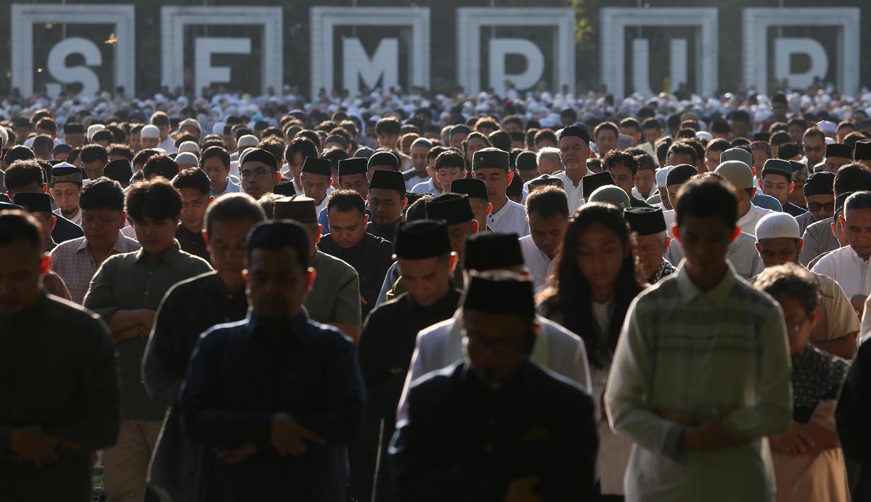 Ribuan umat muslim Muhammadiyah melakukan salat Idul Fitri 1447 Hijriah di Lapangan Sempur, Kota Bogor, Jawa Barat, Jumat (20/3/2026). Hari ini Jumat 20 Maret 2026, Umat muslim Muhammadiyah di Indonesia menggelar salat Idul Fitri 1447 Hijriah. (merdeka.com/Arie Basuki)