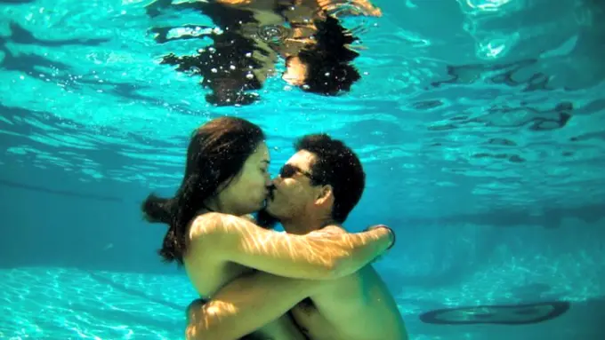 3 Tempat untuk Lakukan Hubungan Seks Sensasional di Air