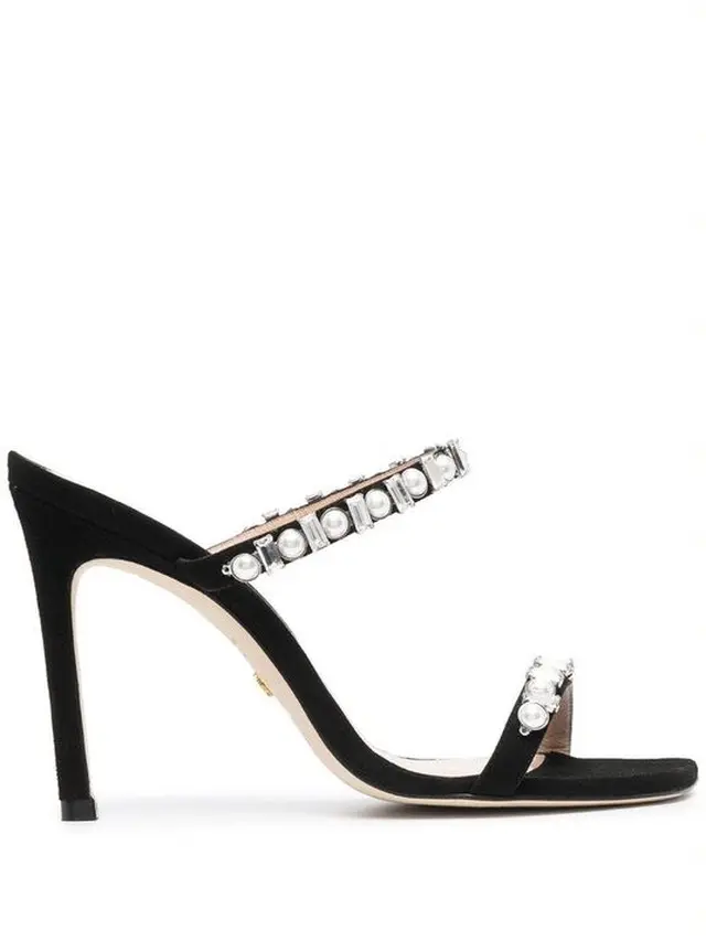 Gaya Elegan Jessica Iskandar dalam balutan Busana Klasik Serba Putih di Momen Pernikahan