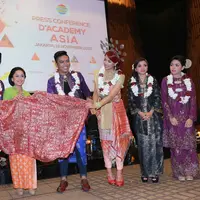 Kontes dangdut yang menyatukan empat negara telah digelar di Indosiar. Acara bertajuk D’Academy Asia mempertemukan para penyanyi dangdut dari Malaysia, Brunei Darussalam, Singapura dan Indonesia yang saling berlomba. (Galih W. Satria/Bintang.com)