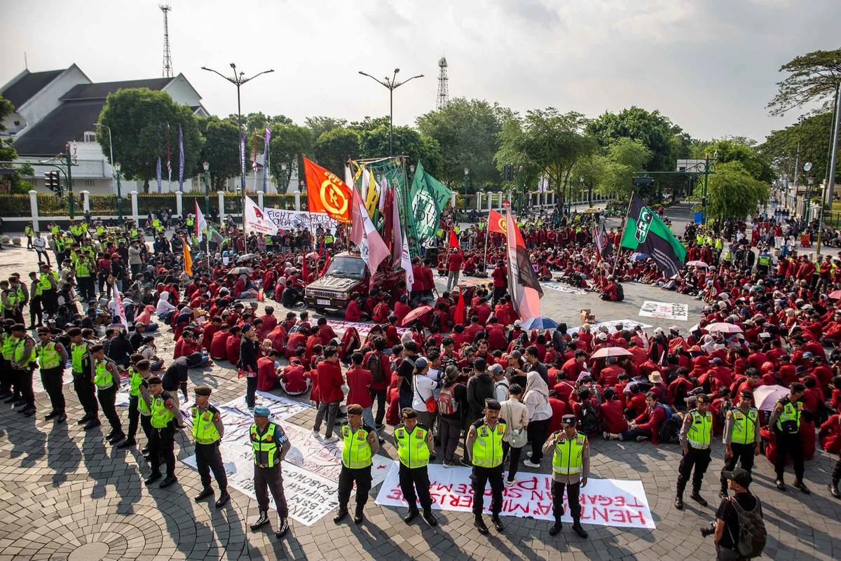 FOTO: Mahasiswa di Sejumlah Kota Gelar Aksi Tuntut Perbaikan Kebijakan Ekonomi