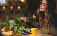 Cara Makan Siang Agar Tidak Mengantuk dan Tetap Bertenaga Hingga Malam Hari