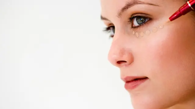 [Bintang] 4 Cara Sepele Ini Bikin Concealer Tetap Cetar Sepanjang Hari