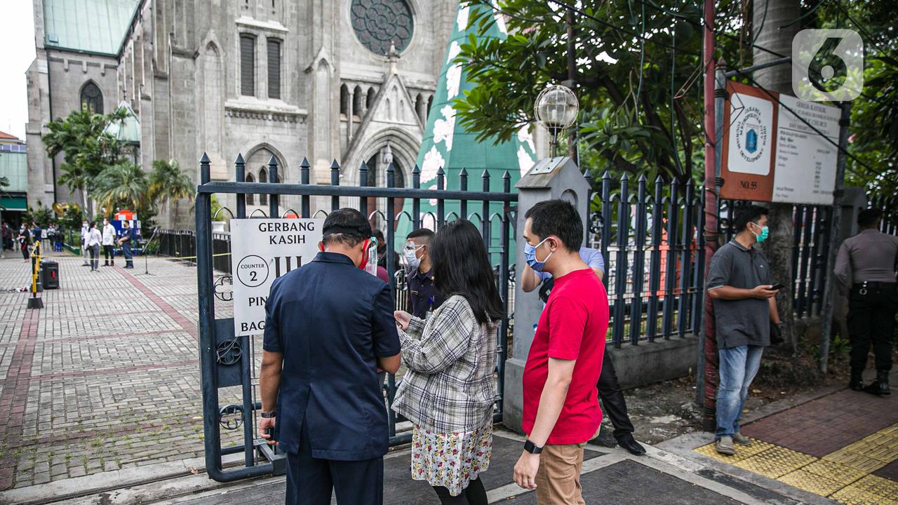 Misa Malam Natal di Gereja Katedral Terapkan Protokol Kesehatan yang Ketat