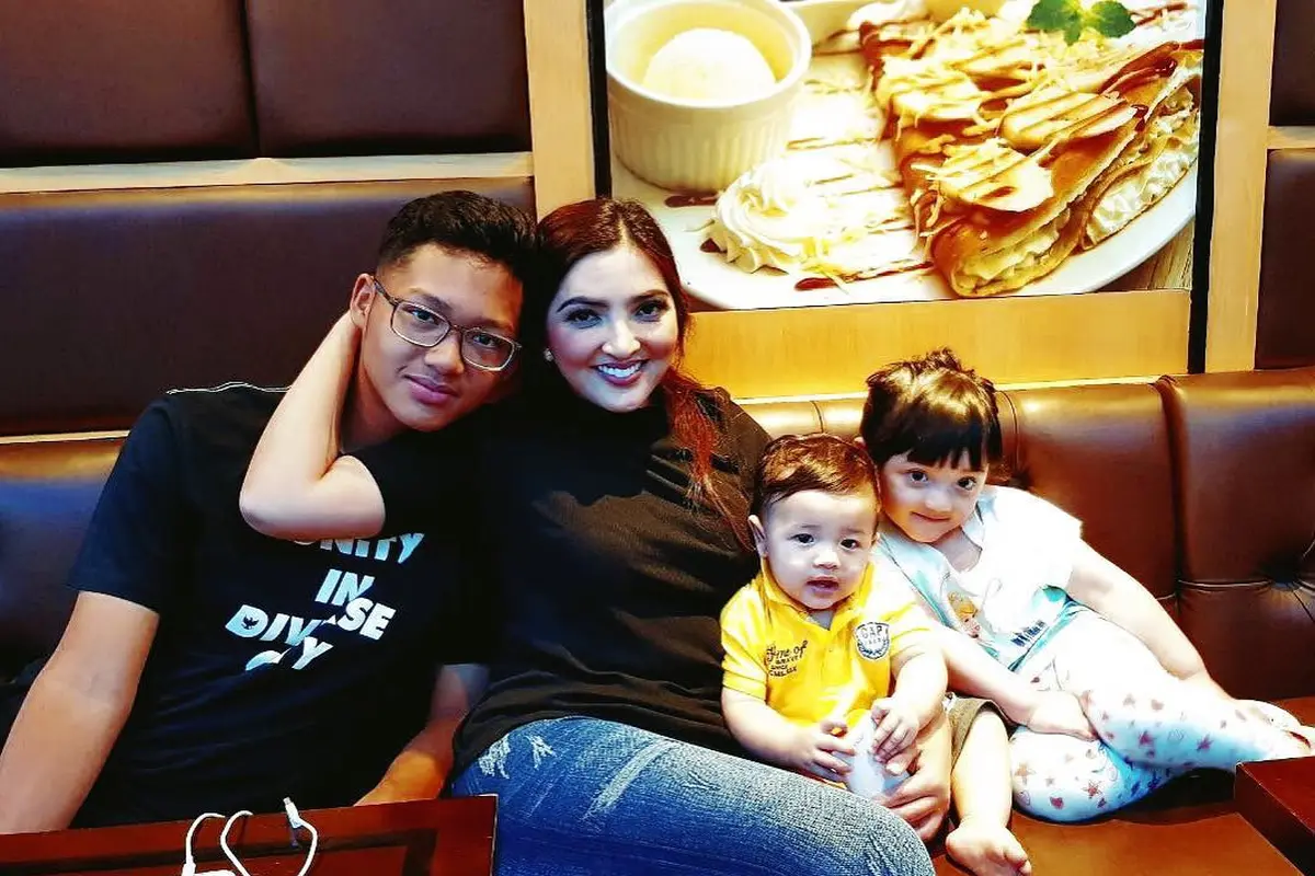 [Bintang] Ashanty dan Azriel
