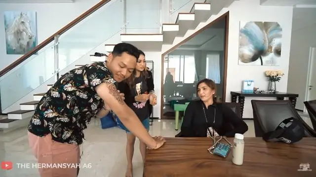7 Potret Tato di Tangan Aurel dan Azriel Hermansyah, Bikin Ashanty Ngamuk
