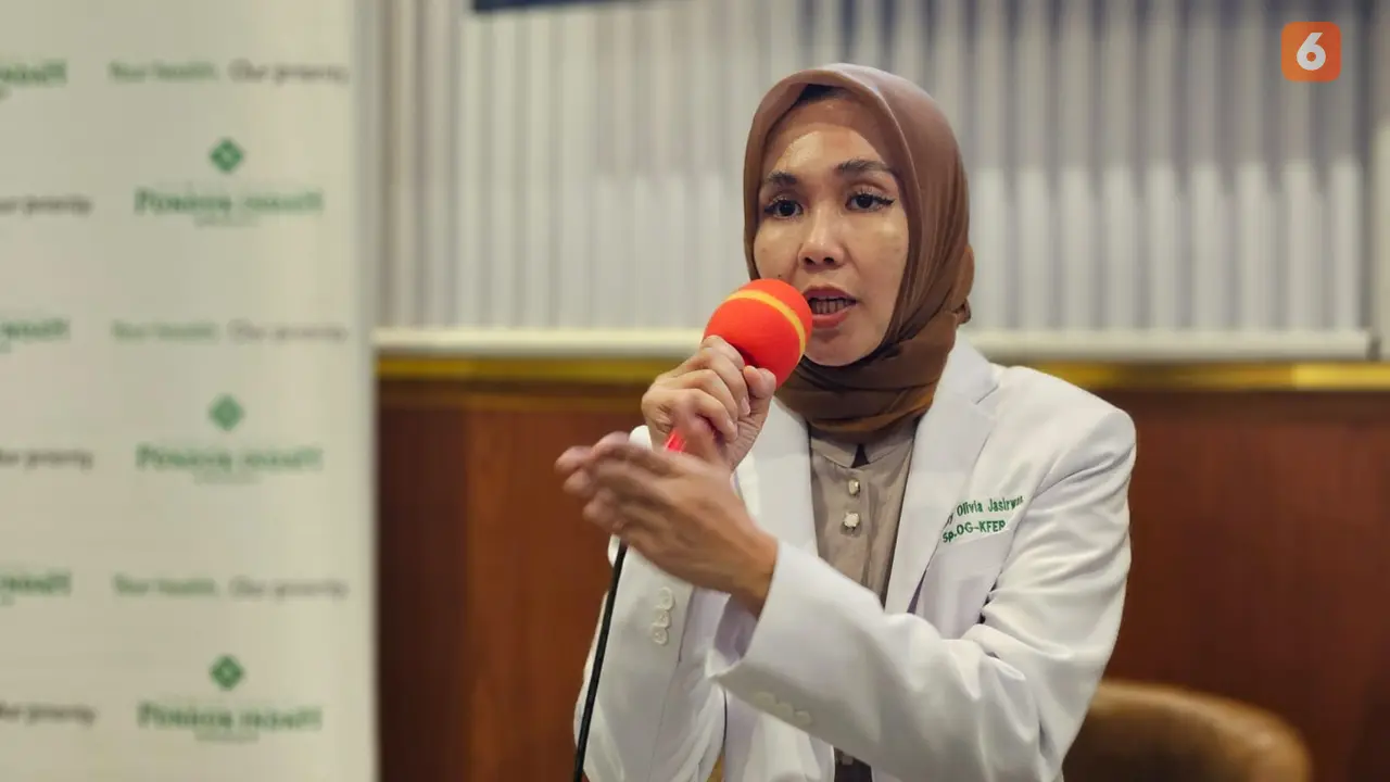 PCOS, gangguan hormonal yang sering ditemui pada wanita subur, bisa memengaruhi siklus menstruasi dan kesuburan. Pelajari cara mengelola PCOS dan kemungkinan untuk hamil melalui penjelasan pakar. (Foto: Aditya Eka Prawira/Liputan6.com)